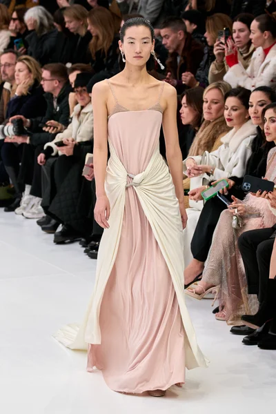 Look 10
